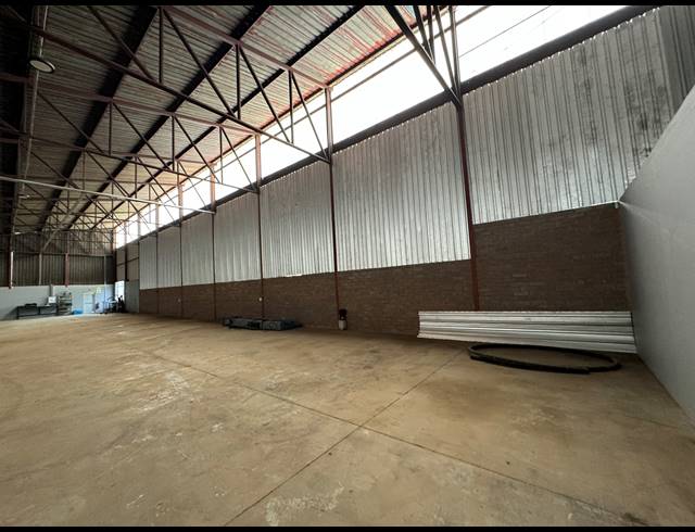 700M² WAREHOUSE TO LET IN WADEVILLE
